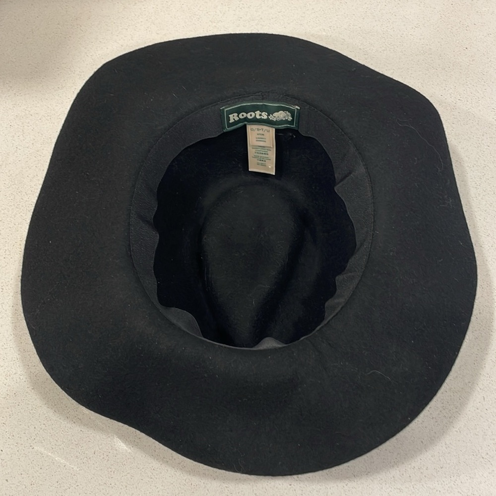 Roots  Black 100% Wool Hat - Picture 7 of 14